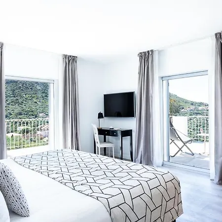 Villa Santa-reparata-di-balagna Sleeps 12 With Pool Air Con And Wifi *